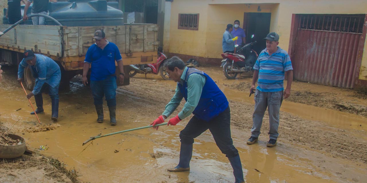 Personal comienza con la limpieza de las calles en Cobija. | Foto: RRSS