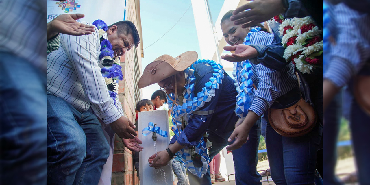 Arce inaugura sistema de agua potable en la comunidad Algodonal de Tarija