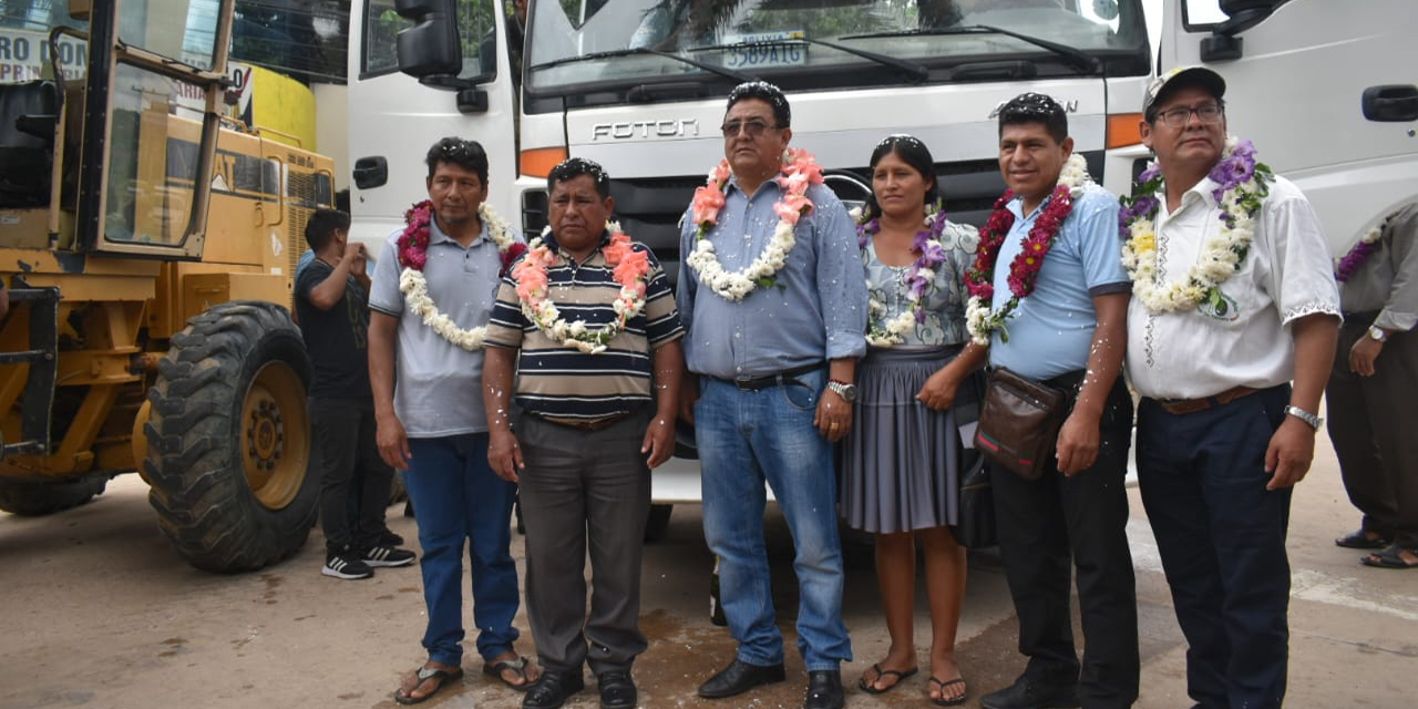 Entrega de la maquinaria en Yapacaní.