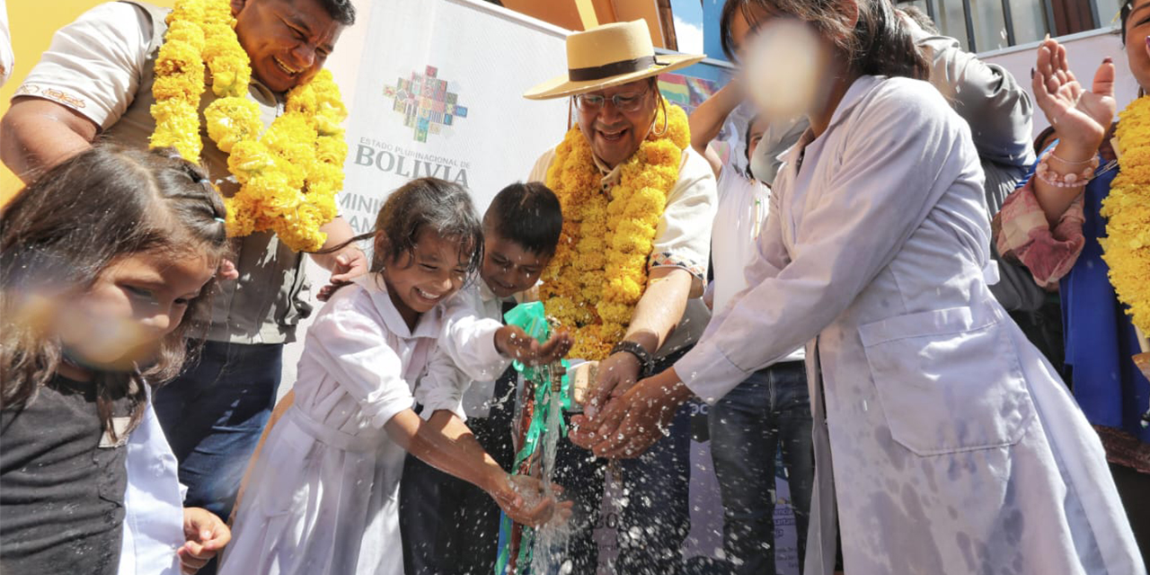 Gobierno amplia sistema de agua potable en dos comunidades de Tarija 