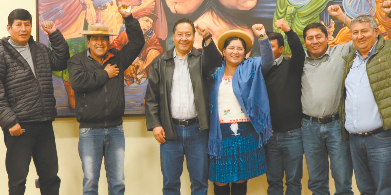 El presidente Luis Arce en reunión con los alcaldes de Tarija. (Foto: Presidencia)