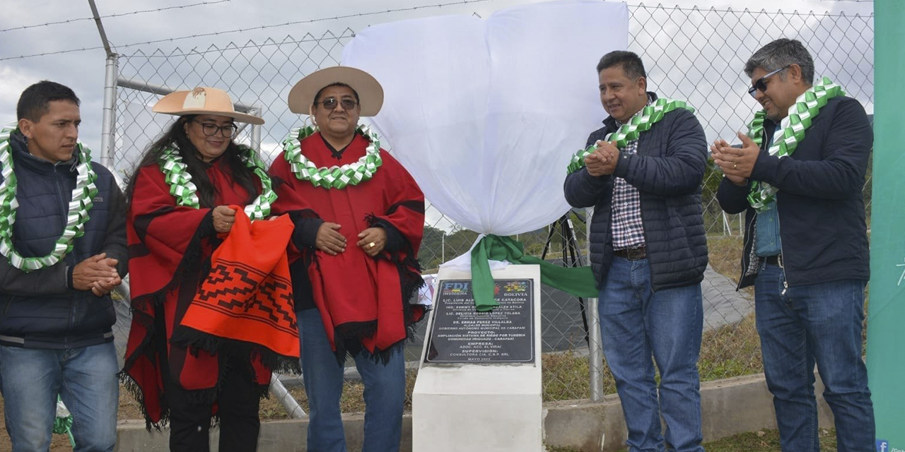 El ministro Remmy Gonzales inaugura un sistema de microrriego. (Foto: MDRYT)