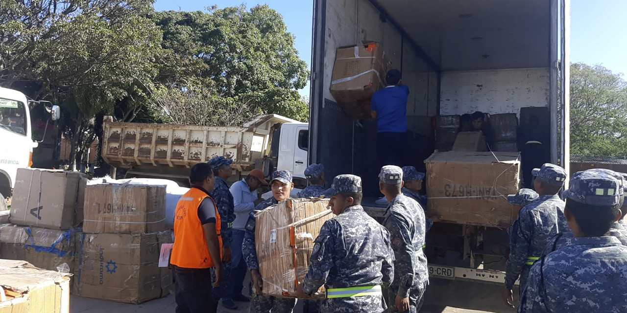 La ayuda llega a cientos de familias. (Foto: Ministerio de Defensa)