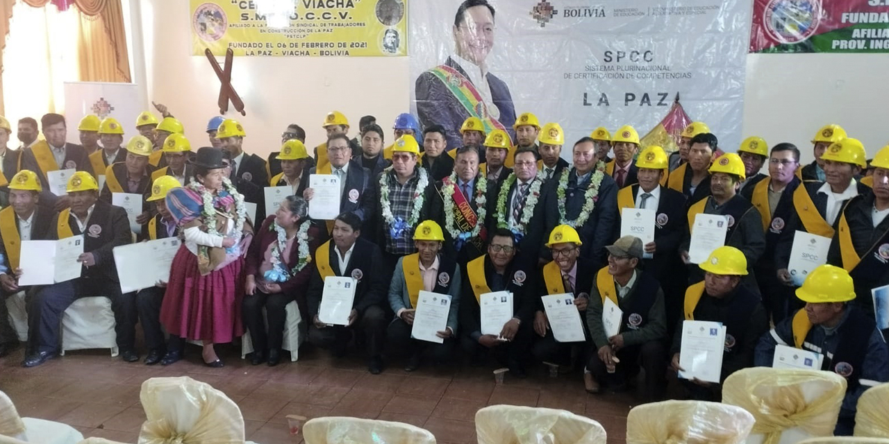 Los trabajadores durante el acto de reconocimiento.