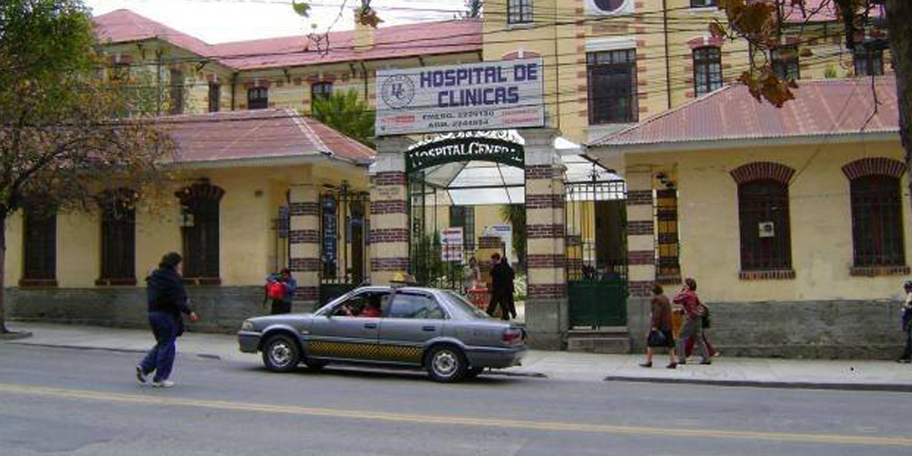 Vista del ingreso principal al Hospital de Clínicas