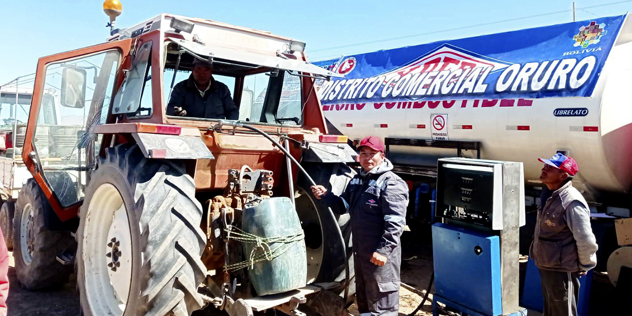 Un productor de quinua beneficiado con el abastecimiento. (Foto: YPFB)