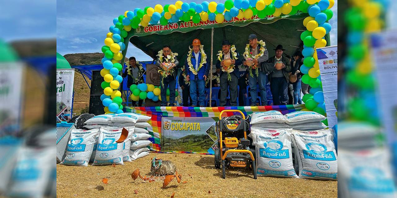 Presidente entrega obras de riego y producción piscola en Cocapata 