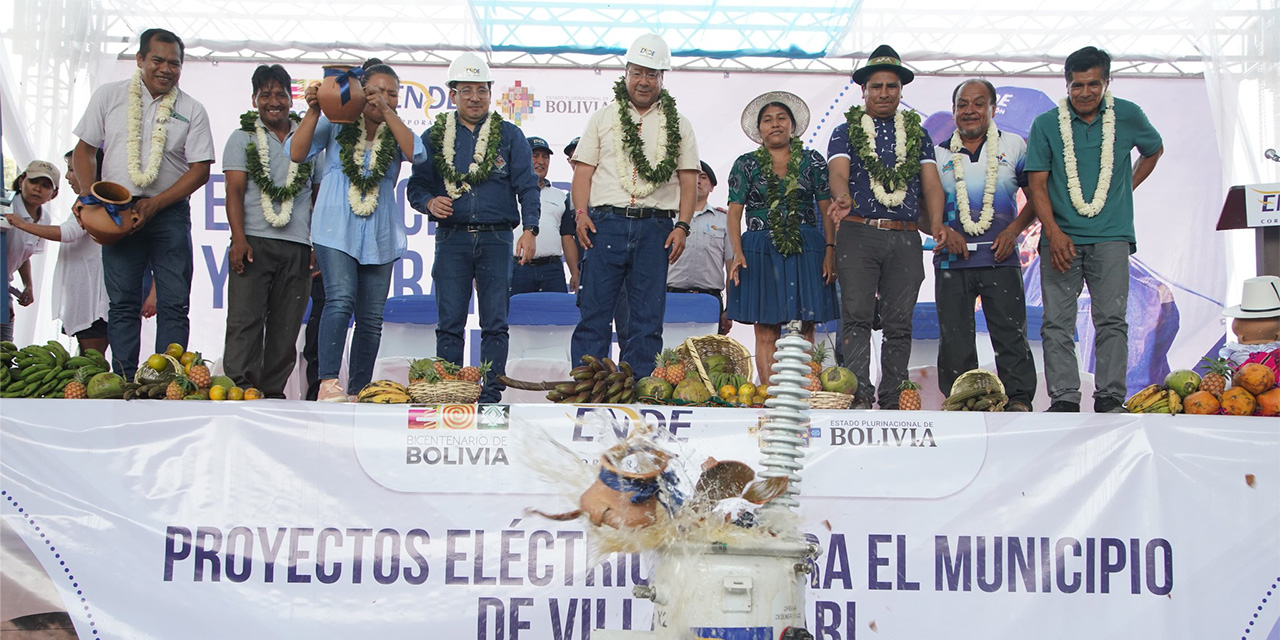 Presidente entrega paquete millonario de obras en el municipio cochabambino de Villa Tunari