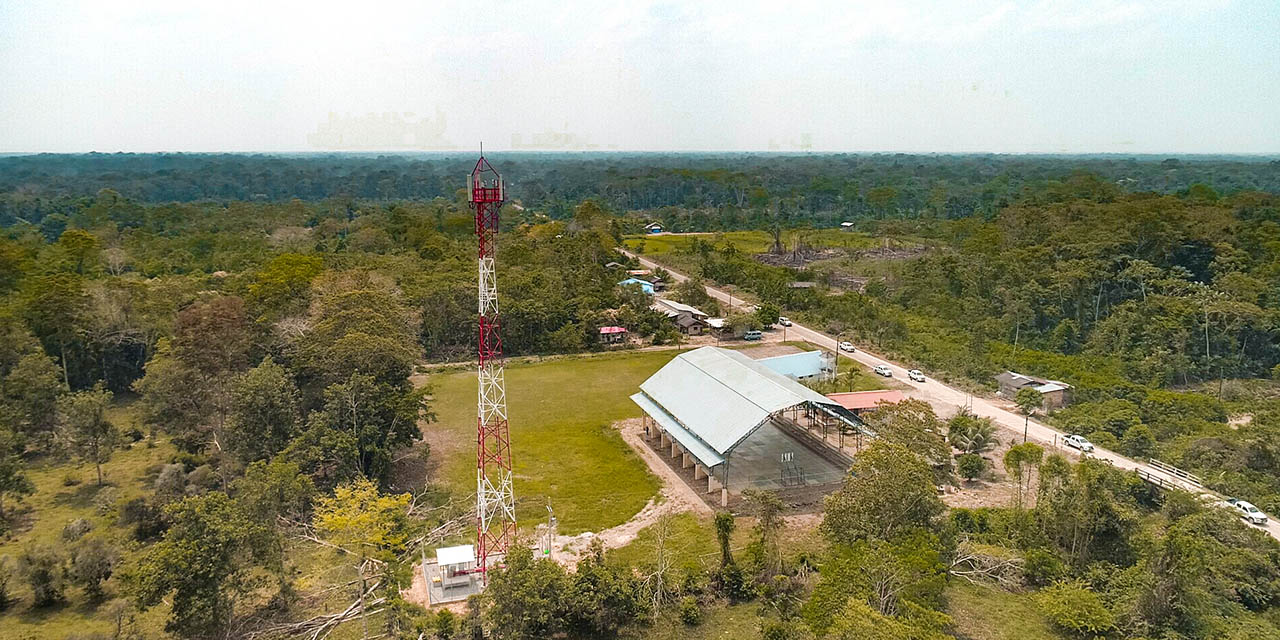 Presidente entrega seis estaciones Radio Base de Entel en el municipio de Villa Tunari 