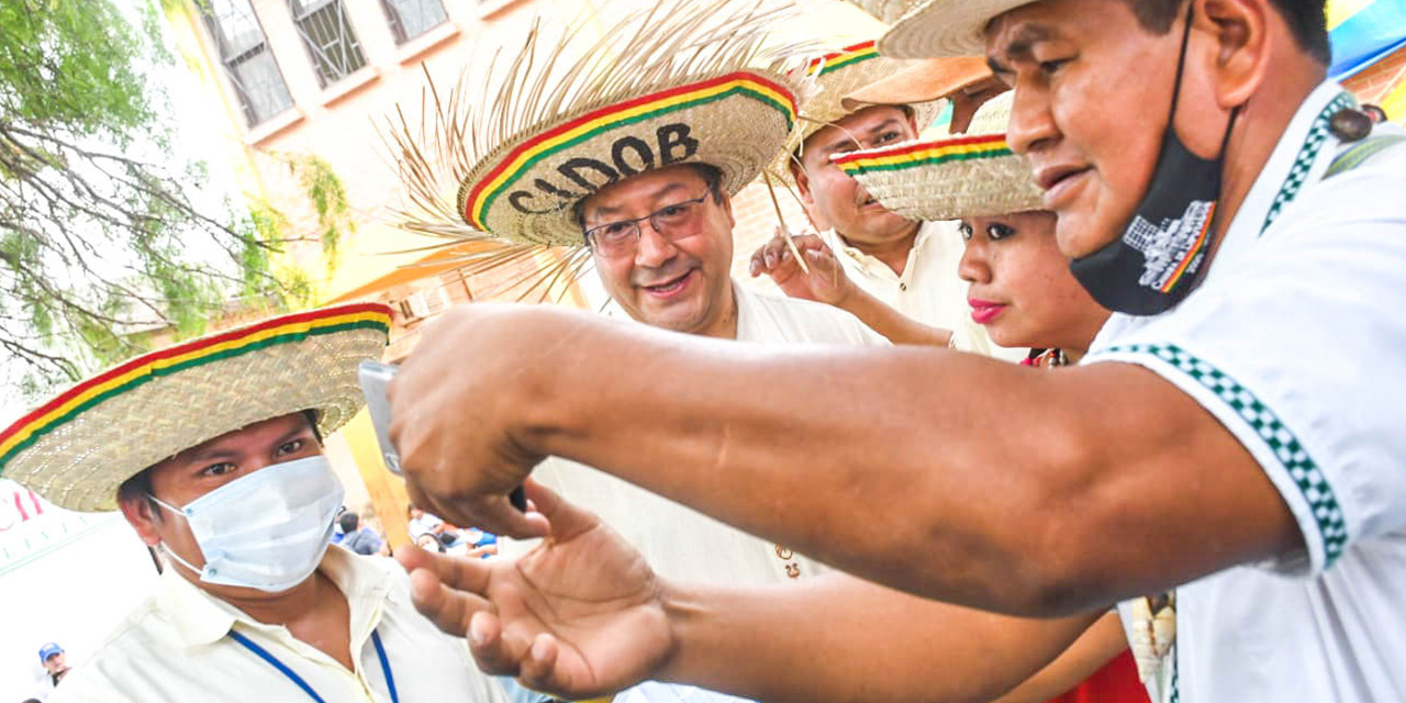 Presidente inaugura emisora de la Cidob que se integra al Sistema de Radios de los Pueblos Originarios