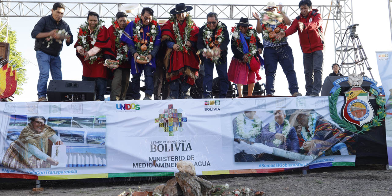 Autoridades inauguraron obras en Villazón, este sábado. Foto: Comunicación Presidencial.