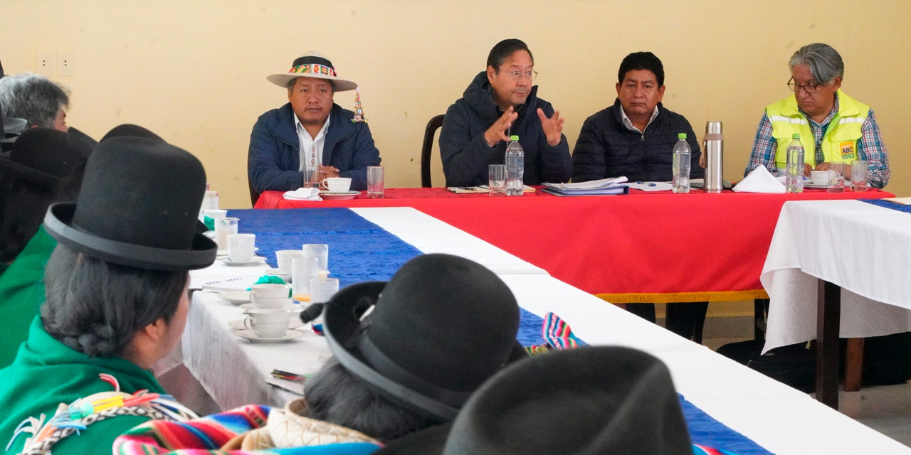 Reunión del presidente Luis Arce con autoridades y dirigentes de Manco Kapac.