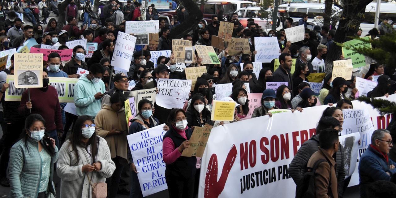 Marcha en La Paz de activistas para demandar justicia por las víctimas de pederastia. Foto archivo Ahora el Pueblo