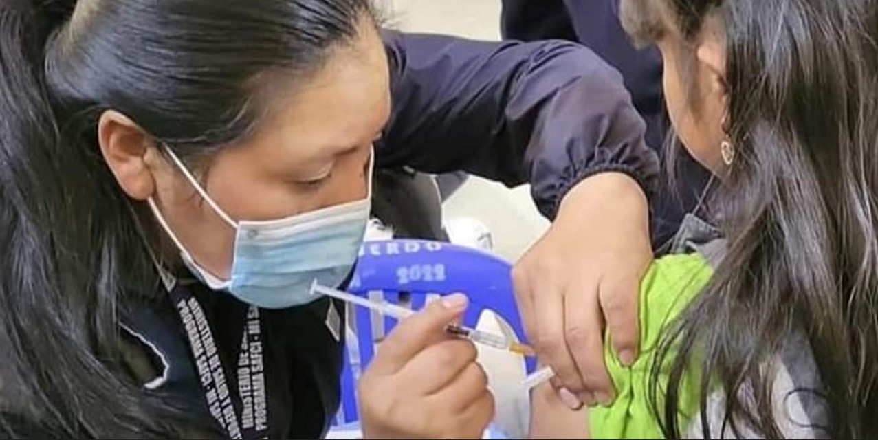 Las vacunas de niñas y niños de 2 a 12 años alcanzaron un 86,5% de cobertura. Foto Min. Salud