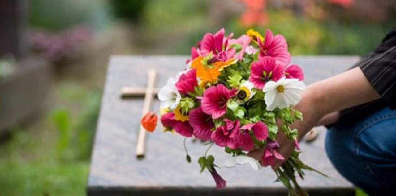 Flores en la festividad del 2 de noviembre. Foto referencial RRSS