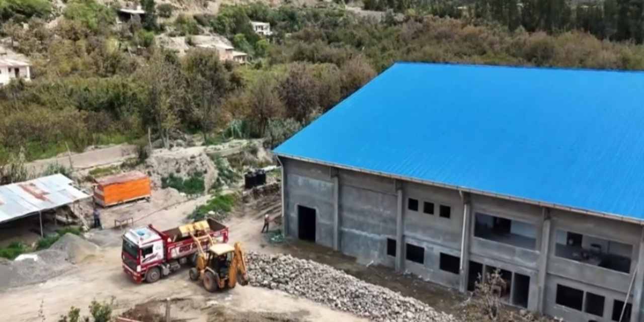 En Sapahaqui se construye la Planta de Procesamiento de Frutas "Bartolina Sisa"