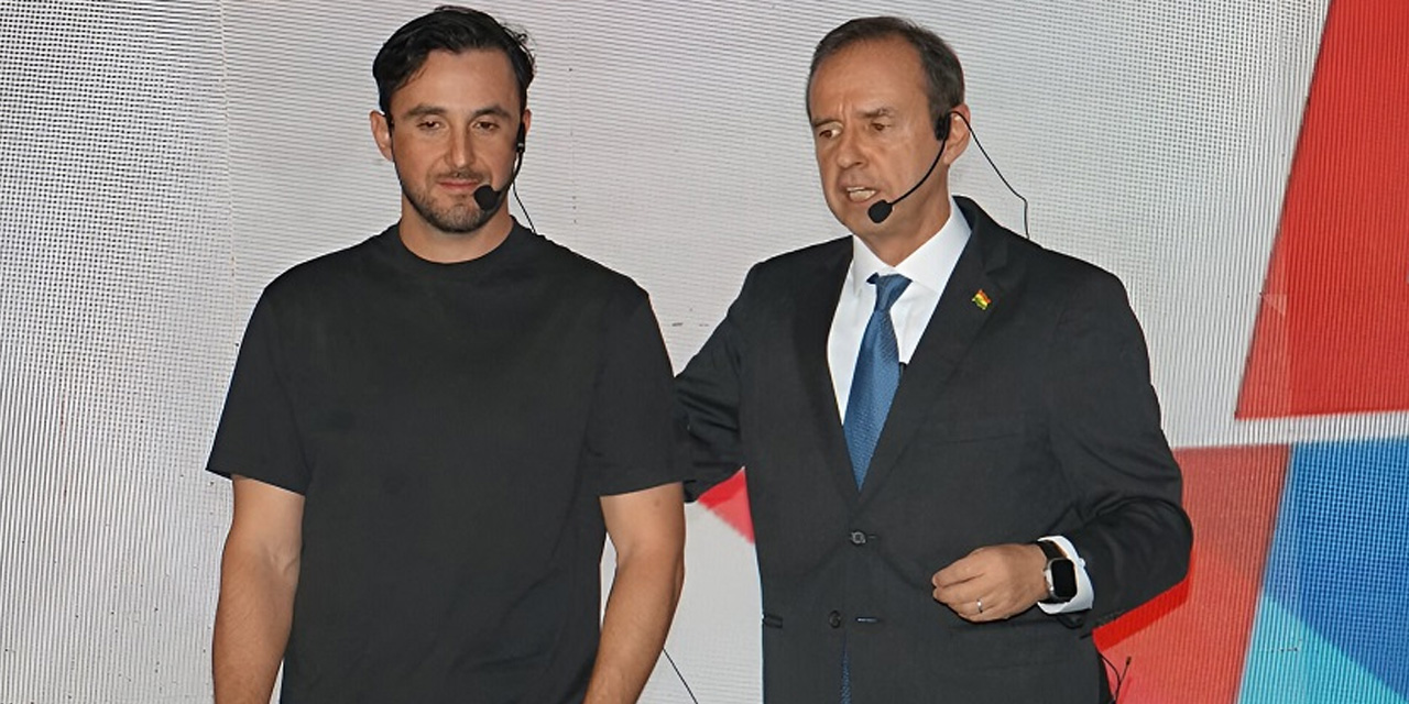 Tuto Quiroga junto a su candidato a vicepresidente, Juan Pablo Velasco. 