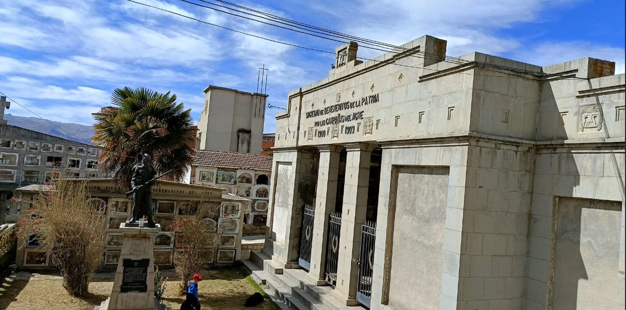 Mausoleo dedicado a los héroes de la Guerra del Acre, con más de 120 años de antigüedad. Foto Mauricio Carrasco