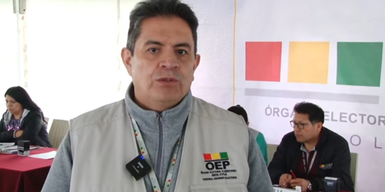 El secretario de Cámara del Tribunal Supremo Electoral (TSE), Fernando Arteaga.